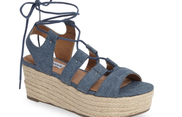 4 Pairs of Flatform Sandals You Absolutely Need in Your Life