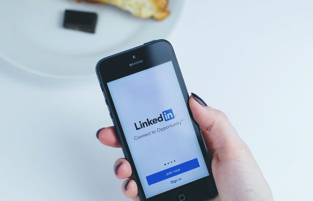 How to Use LinkedIn to Further Your Career While in College