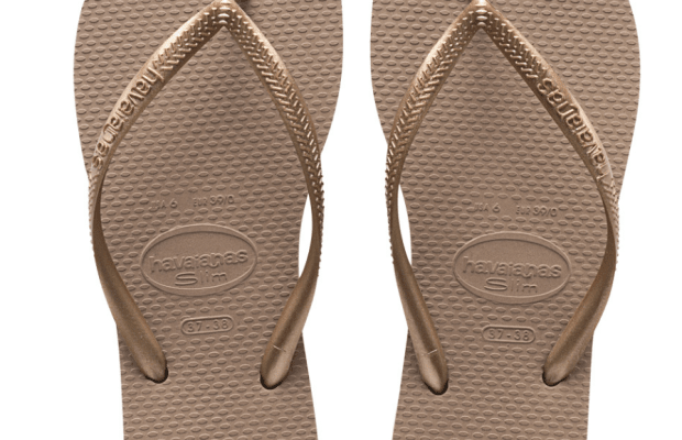 These Are the Classic Flip Flops Every Girl Needs in Her Closet (Plus How to Wear Them)